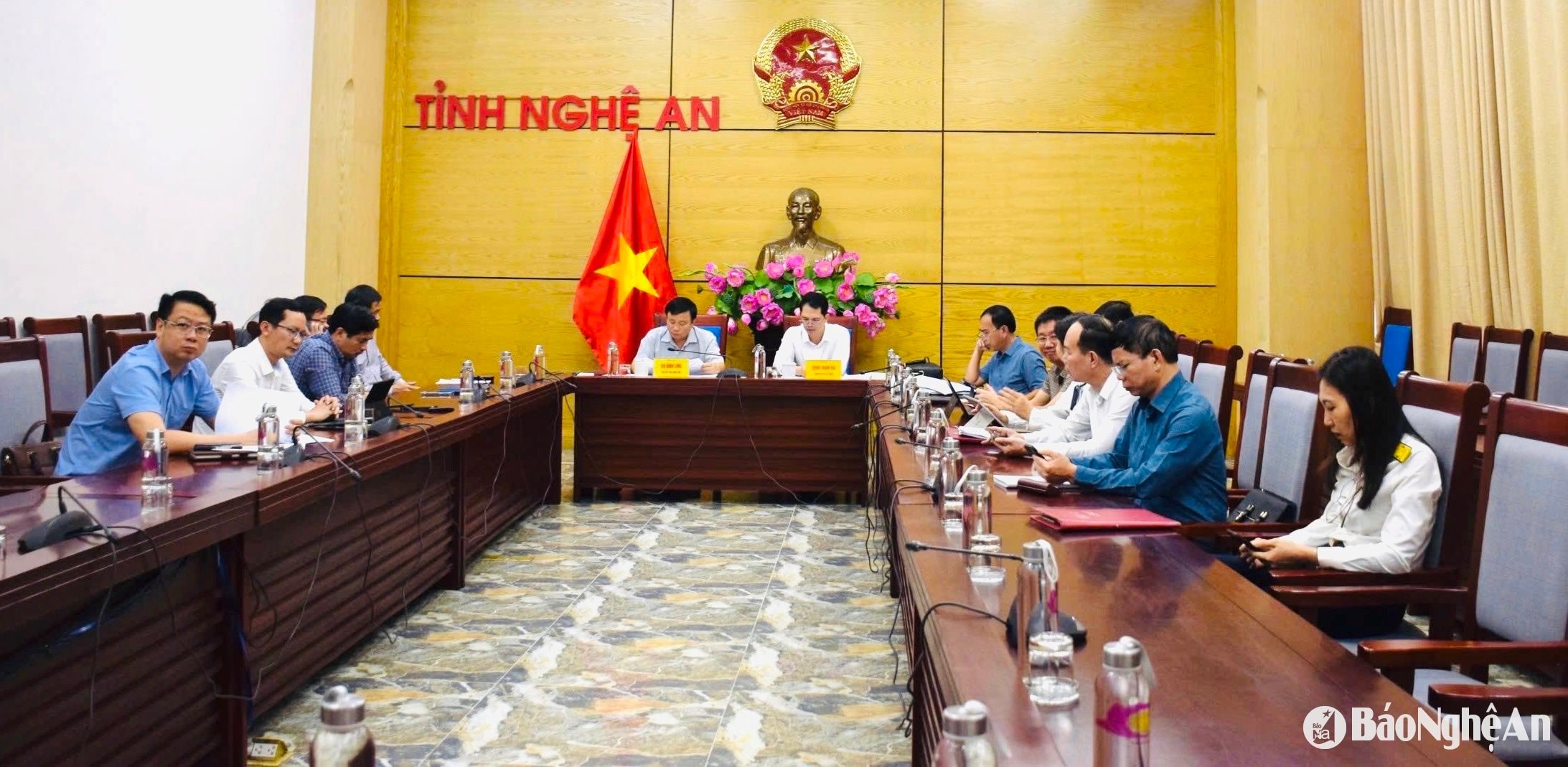 cac-dai-bieu-du-hoi-nghi-tai-diem-cau-nghe-an.jpg
