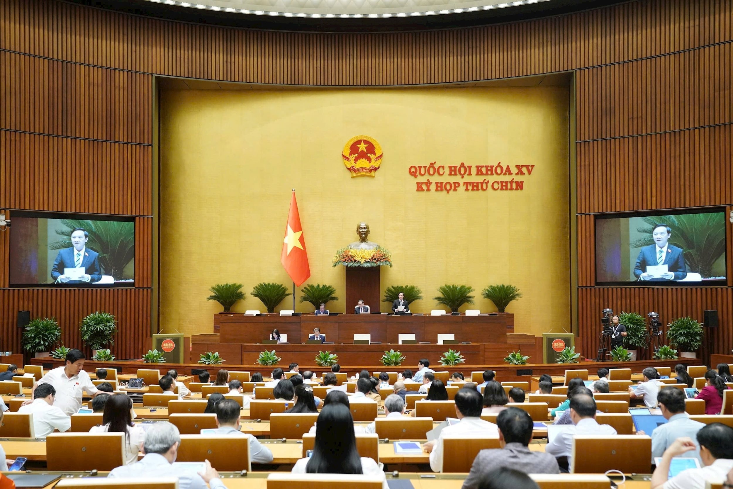 bna_quoc-hoi-ngay-8-5-10-dfa7a0b79f8744fefc4074b46b4f276f.jpg