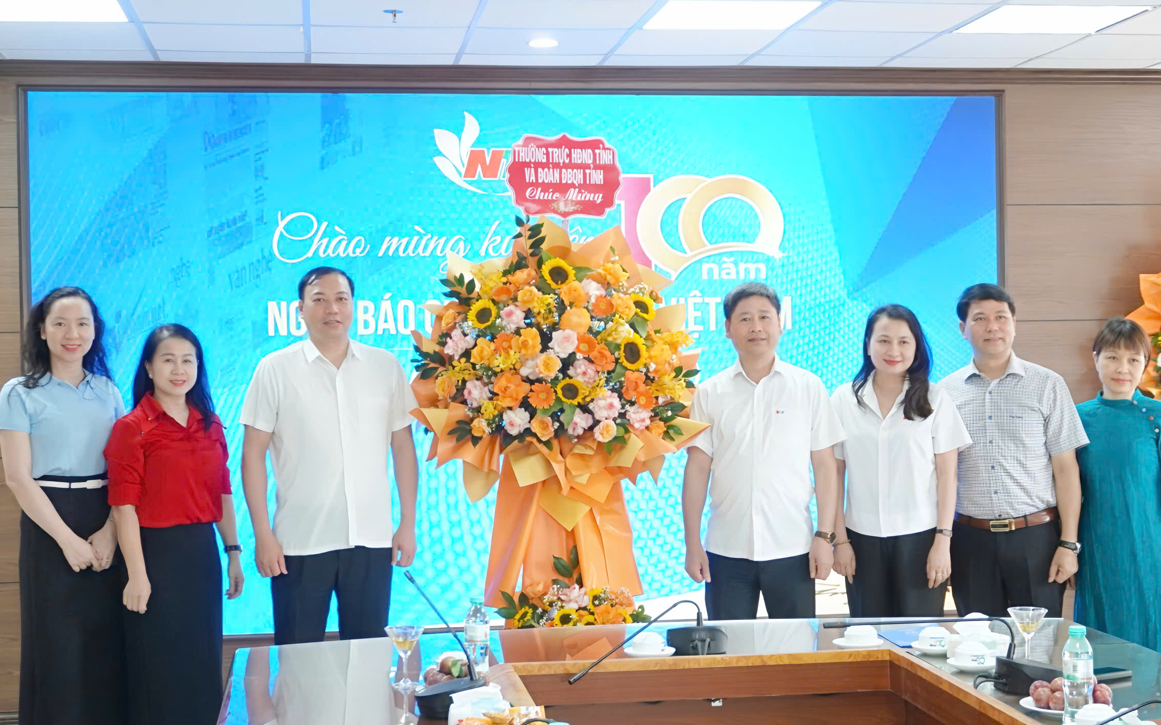 Thường trực HĐND tỉnh và Đoàn ĐBQH tỉnh chúc mừng Báo Nghệ An và Đài PT-TH Nghệ An nhân kỷ niệm 100 năm Ngày Báo chí cách mạng Việt Nam