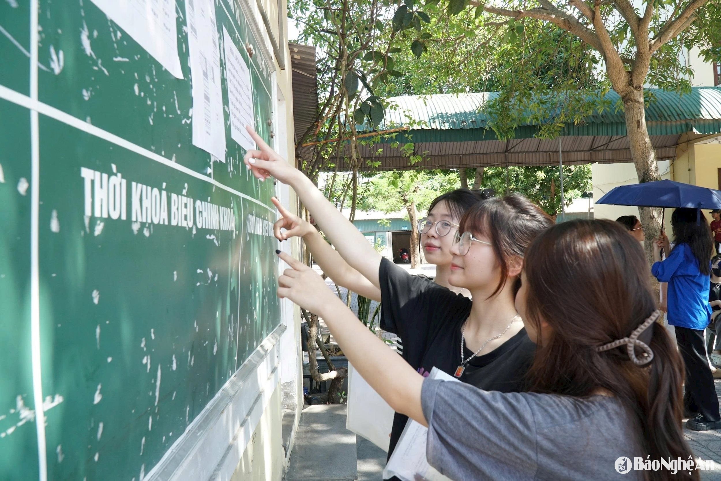 bna_thi-sinh-kiem-tra-thong-tin-truoc-khi-buoc-vao-ngay-thi-dau-tien-ky-thi-tot-nghiep-thpt-nam-2025.-anh-duc-anh.jpg