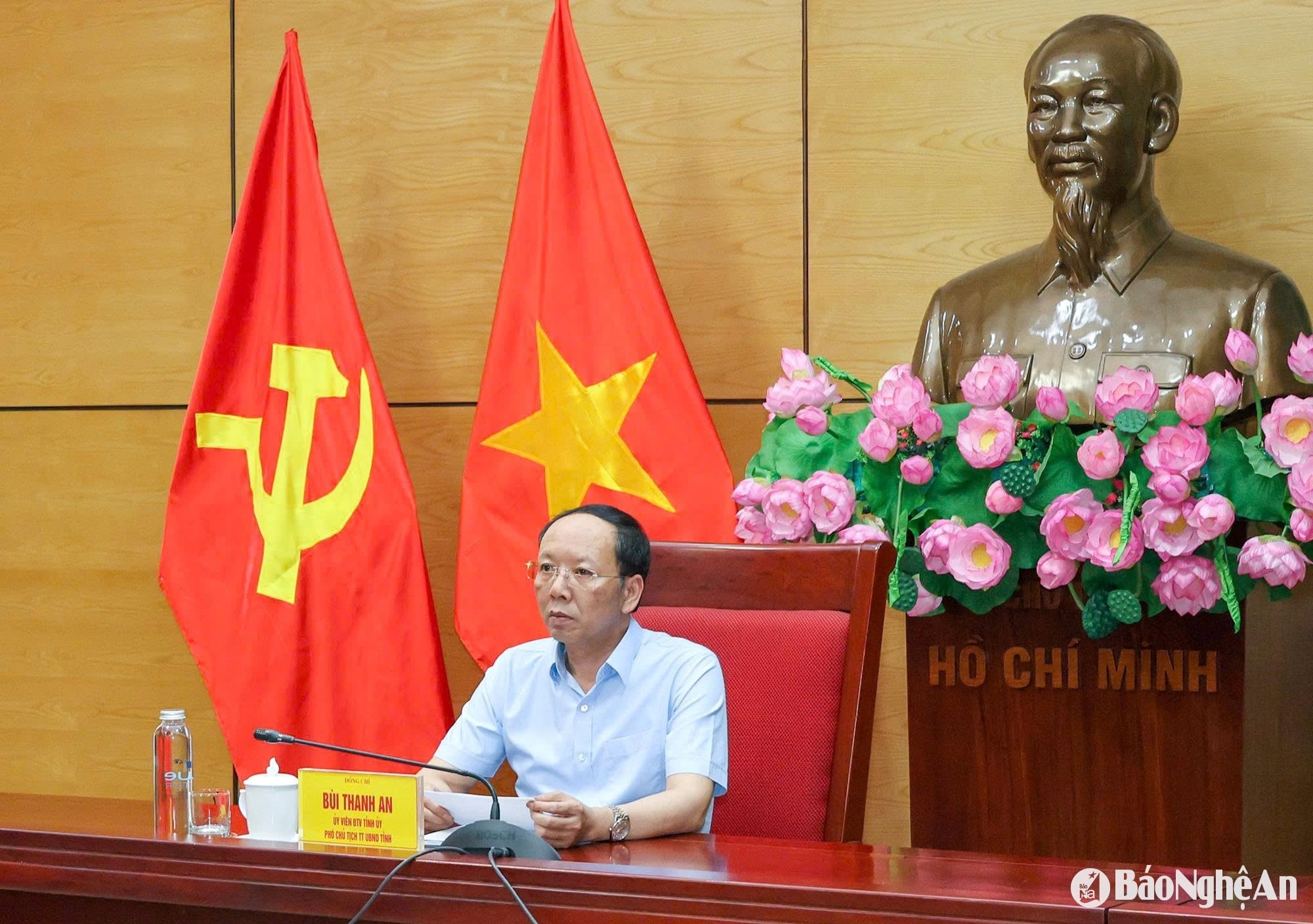 dong-chi-bui-thanh-an-pho-chu-tich-ubnd-tinh-truong-ban-dai-dien-hdqt-ngan-hang-csxh-tinh-nghe-an-chu-tri.jpg