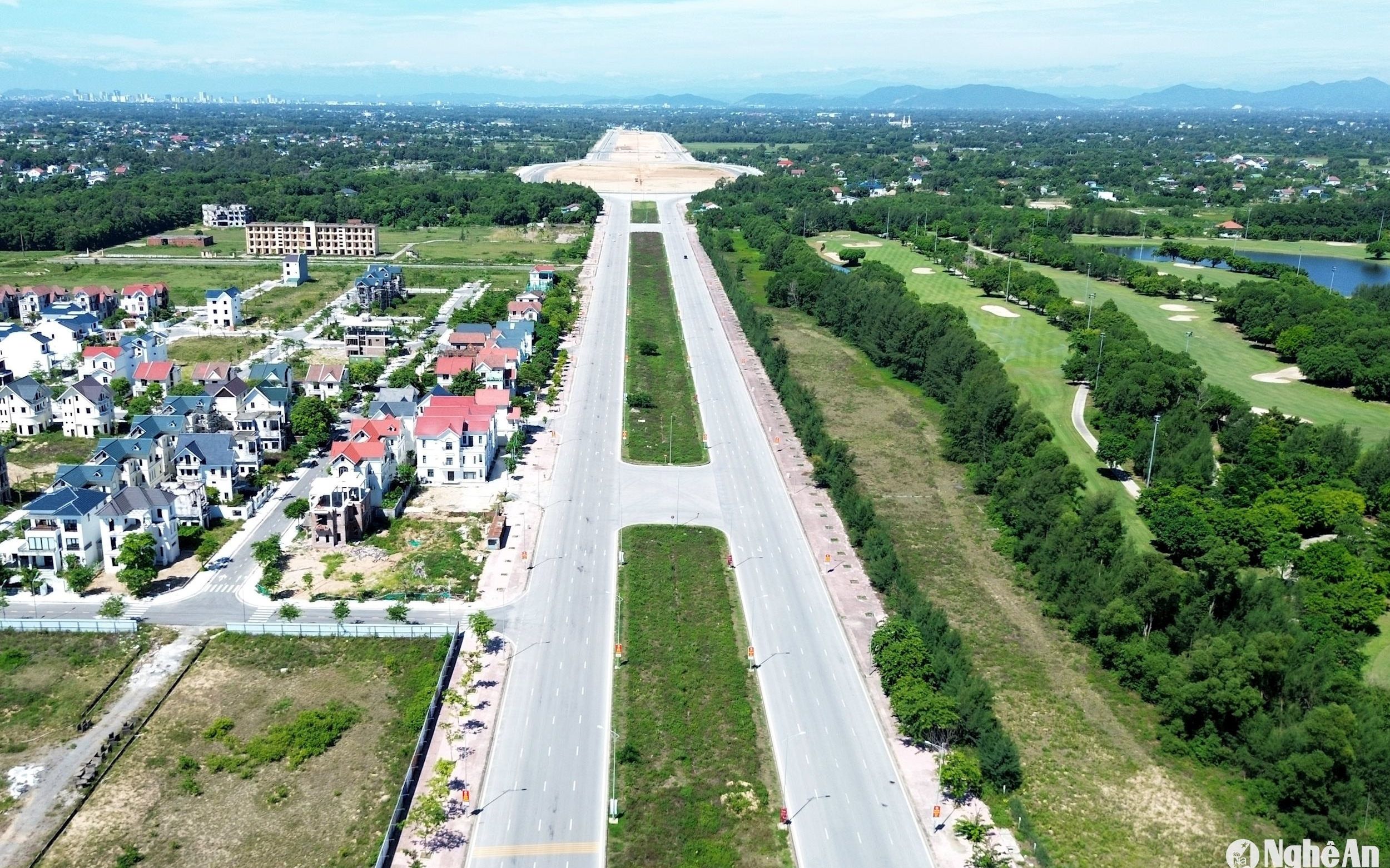 Cử tri huyện Nghi Lộc kiến nghị khắc phục, sửa chữa vỉa hè đường 72m