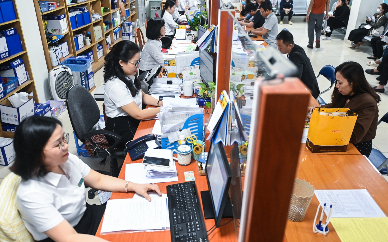 Bố trí hơn 76 nghìn tỷ đồng để cải cách tiền lương, tăng thu nhập cho cán bộ, công chức