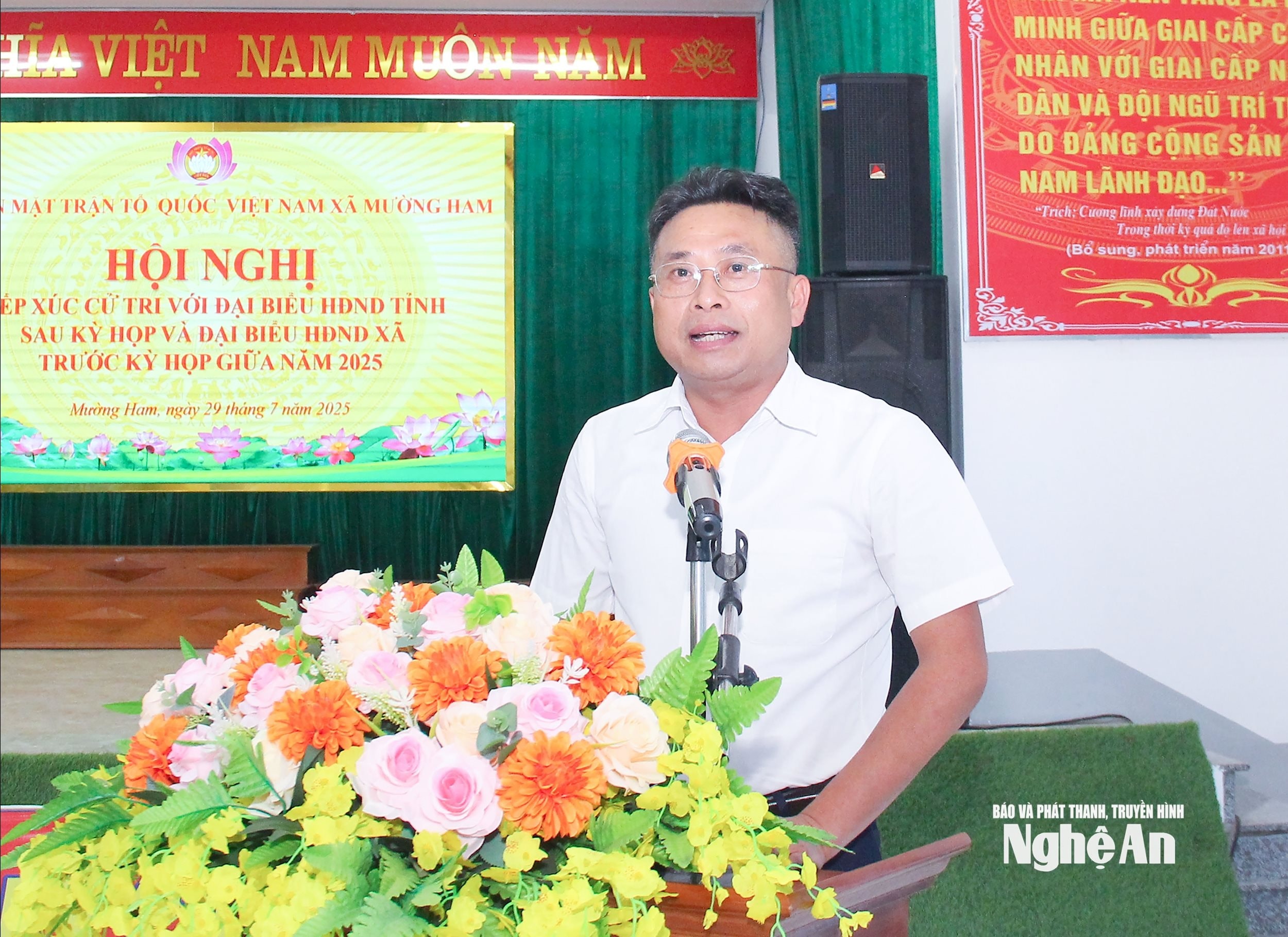 bna_-chu-tich-ubnd-xa-muong-ham-nguyen-viet-chung-tiep-thu-giai-trinh-mot-so-van-de-thuoc-tham-quyen.-anh-mai-hoa.jpg