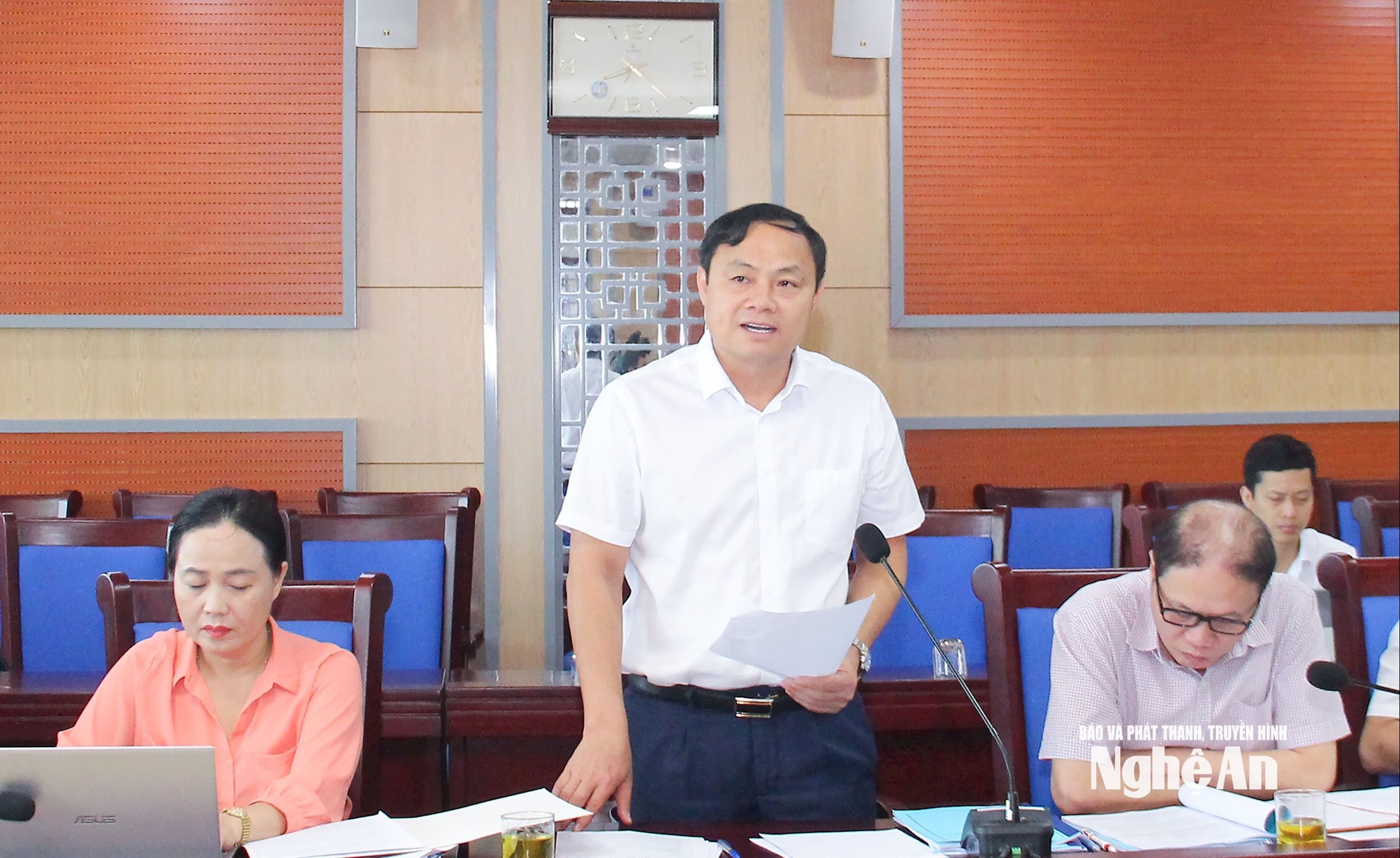 bna_-dong-chi-phan-pho-truong-ban-tuyen-giao-va-dan-van-tinh-uy-.jpg