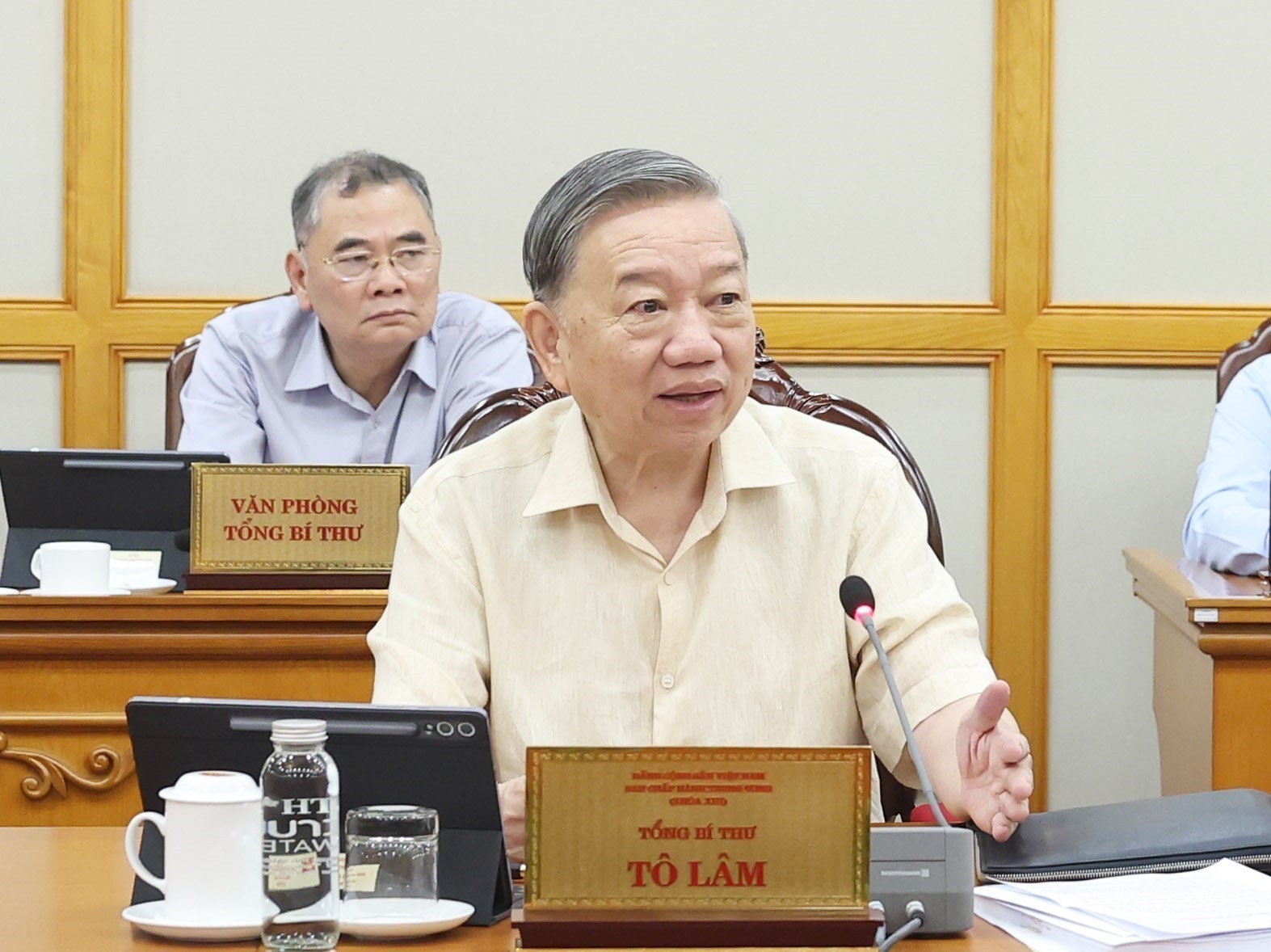 vna-potal-tong-bi-thu-to-lam-chu-tri-cuoc-hop-bo-chinh-tri-ban-bi-thu-cho-y-kien-ve-tinh-hinh-thuc-hien-ve-sap-xep-to-ch-72540.jpg?width=0&s=oeUD9nFa7lcO1Kk42QoLDg