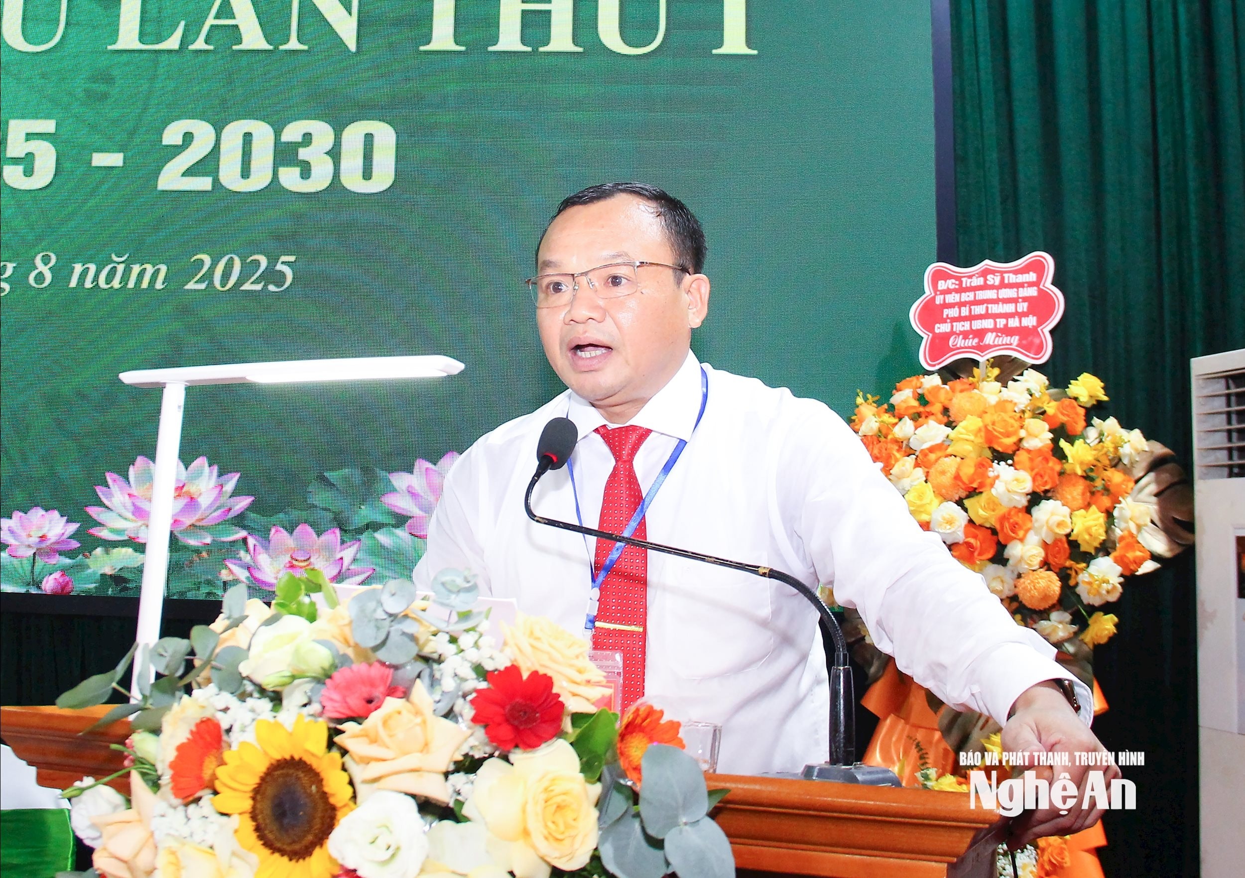 bna_-dong-chi-nguyen-xuan-khanh-pho-bi-thu-thuong-truc-dang-uy-xa-trinh-bay-bao-cao-chinh-tri-tai-dai-hoi.-anh-.jpg