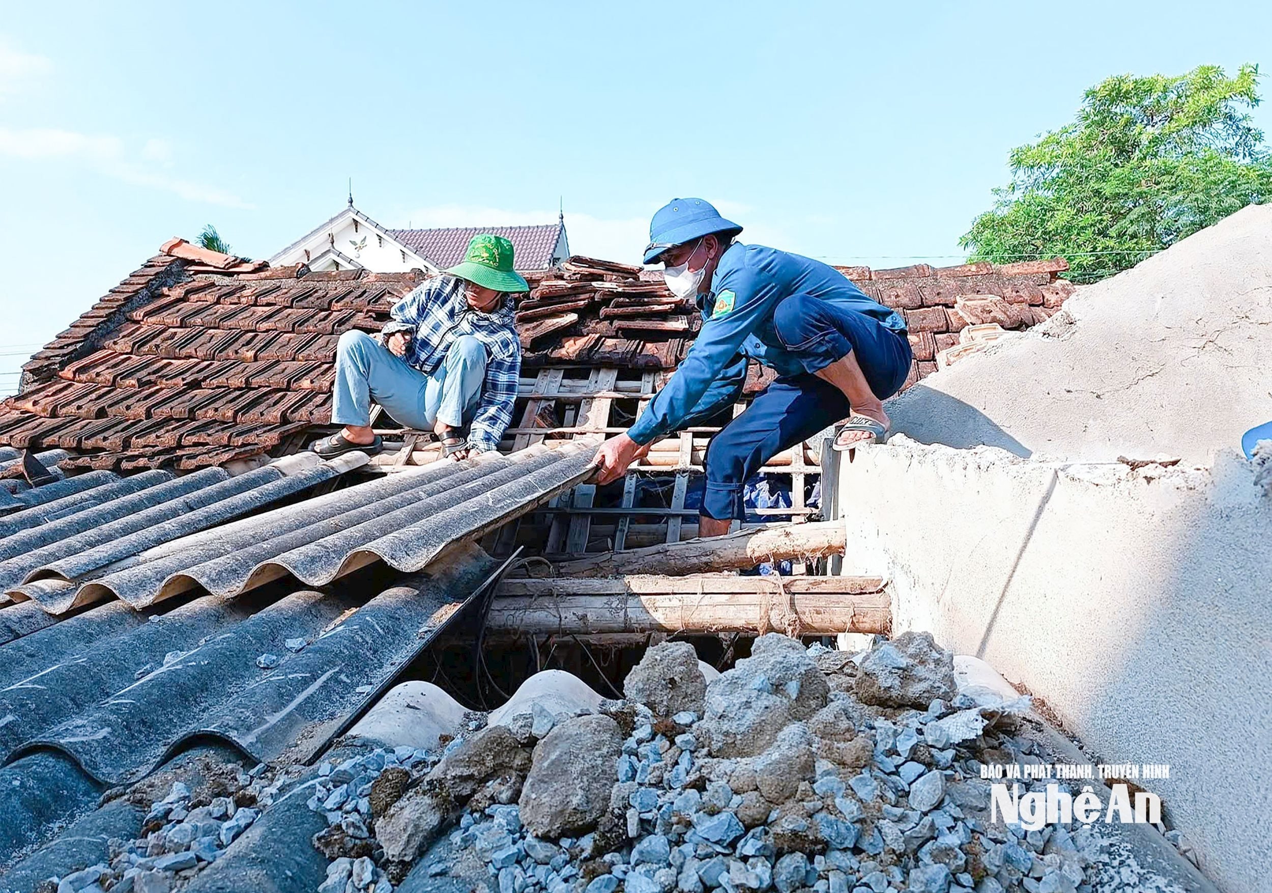 bna_-xa-hai-chau-huy-dong-cac-luc-luong-ho-tro-gia-dinh-co-hoan-canh-dac-biet-kho-khan-lam-nha-o.-anh-mai-hoa.jpg
