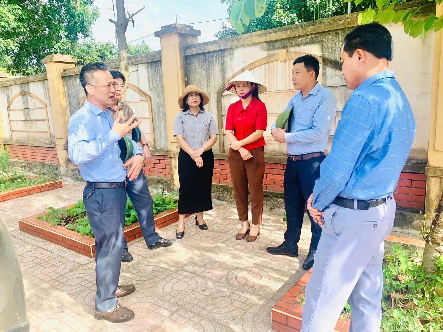 bna_lanh-dao-xa-nghia-dong-khao-sat-thuc-te-phuc-vu-xay-dung-chuong-trinh-de-an-phat-trien-ktxh-giai-doan-2025-2030.-anh-cscc.jpg