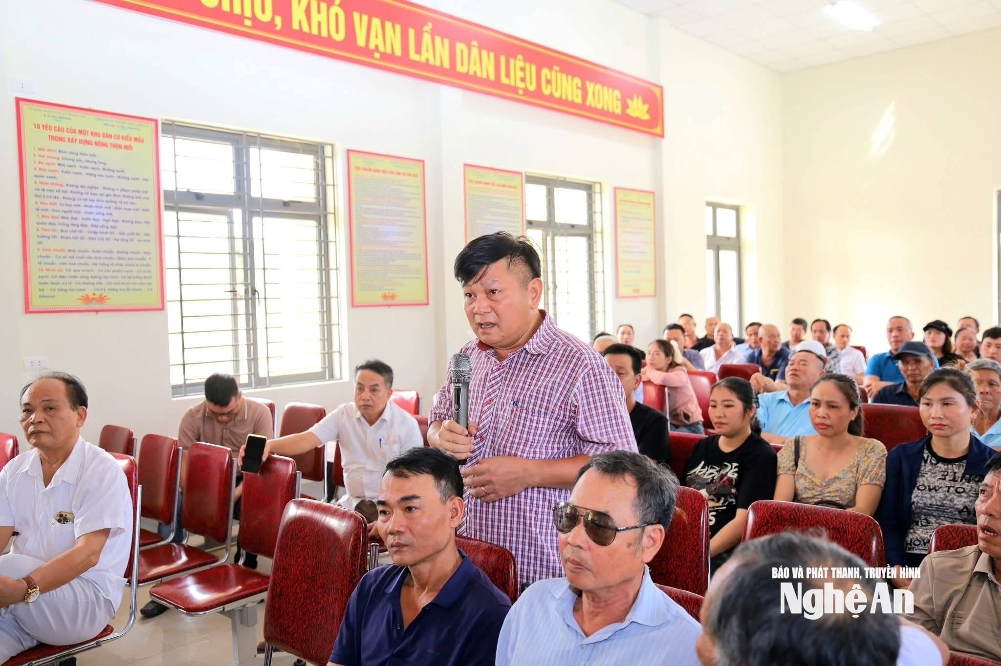 bna_nguoi-dan-hung-nguyen-nam-neu-y-kien-de-xuat-kien-nghi-lien-quan-den-quy-hoach-chinh-sach-ho-tro-lien-quan-den-tai-dinh-cu-phuc-vu-du-an-cao-toc-bac-nam.-anh-cscc.jpg