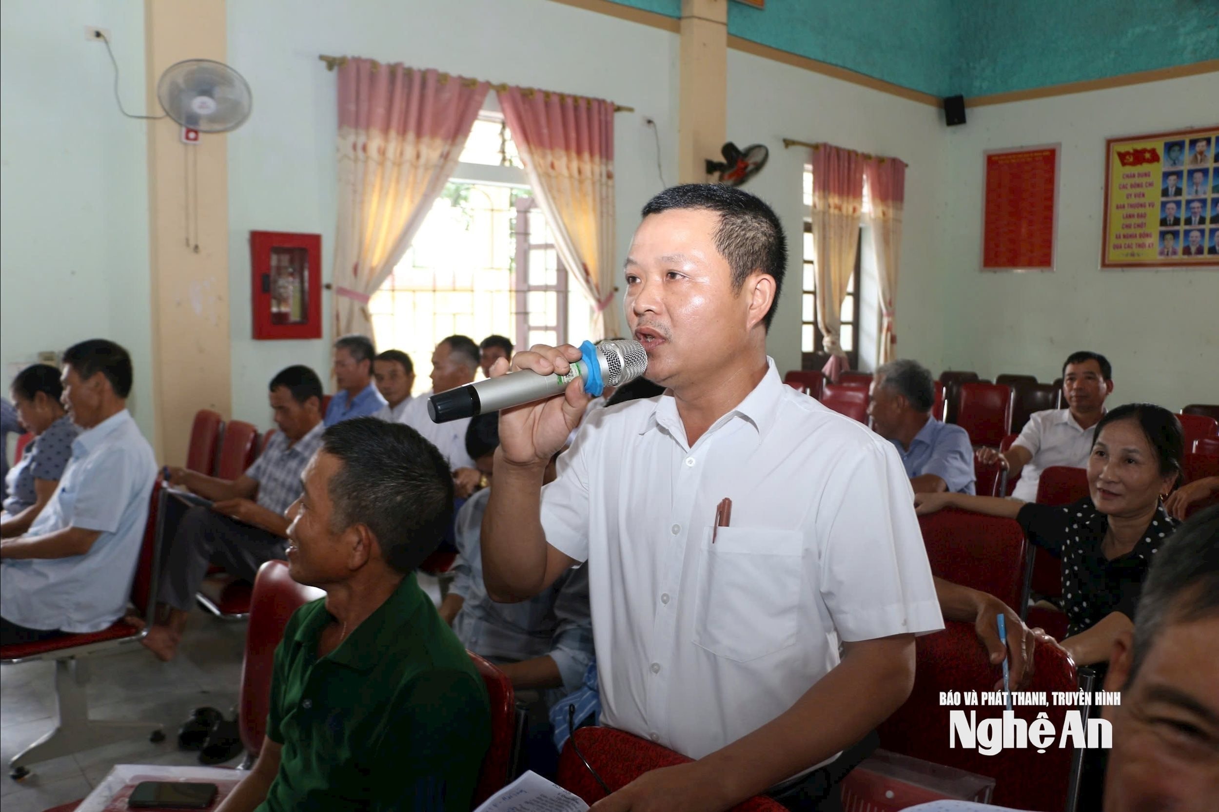 bna_ong-le-cong-thang-bi-thu-chi-bo-xom-5-xa-nghia-dong-phat-bieu-dong-gop-y-kien-ve-cong-tac-phat-trien-dang-tren-dia-ban-xa.-anh-khanh-ly.jpg