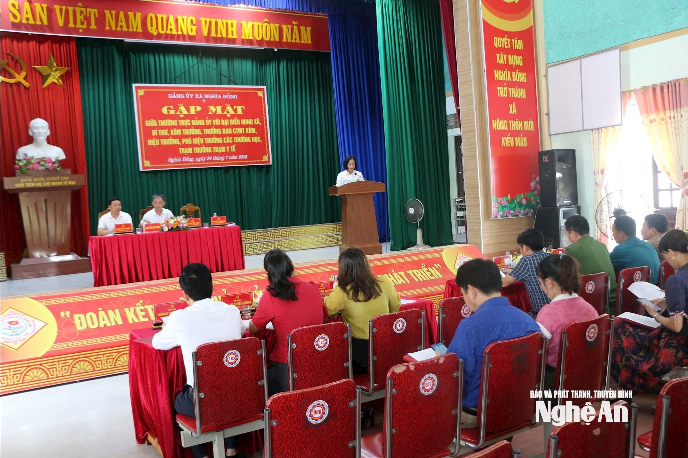bna_thuong-truc-dang-uy-hdnd-ubnd-xa-nghia-dong.-anh-khanh-ly(1).jpg