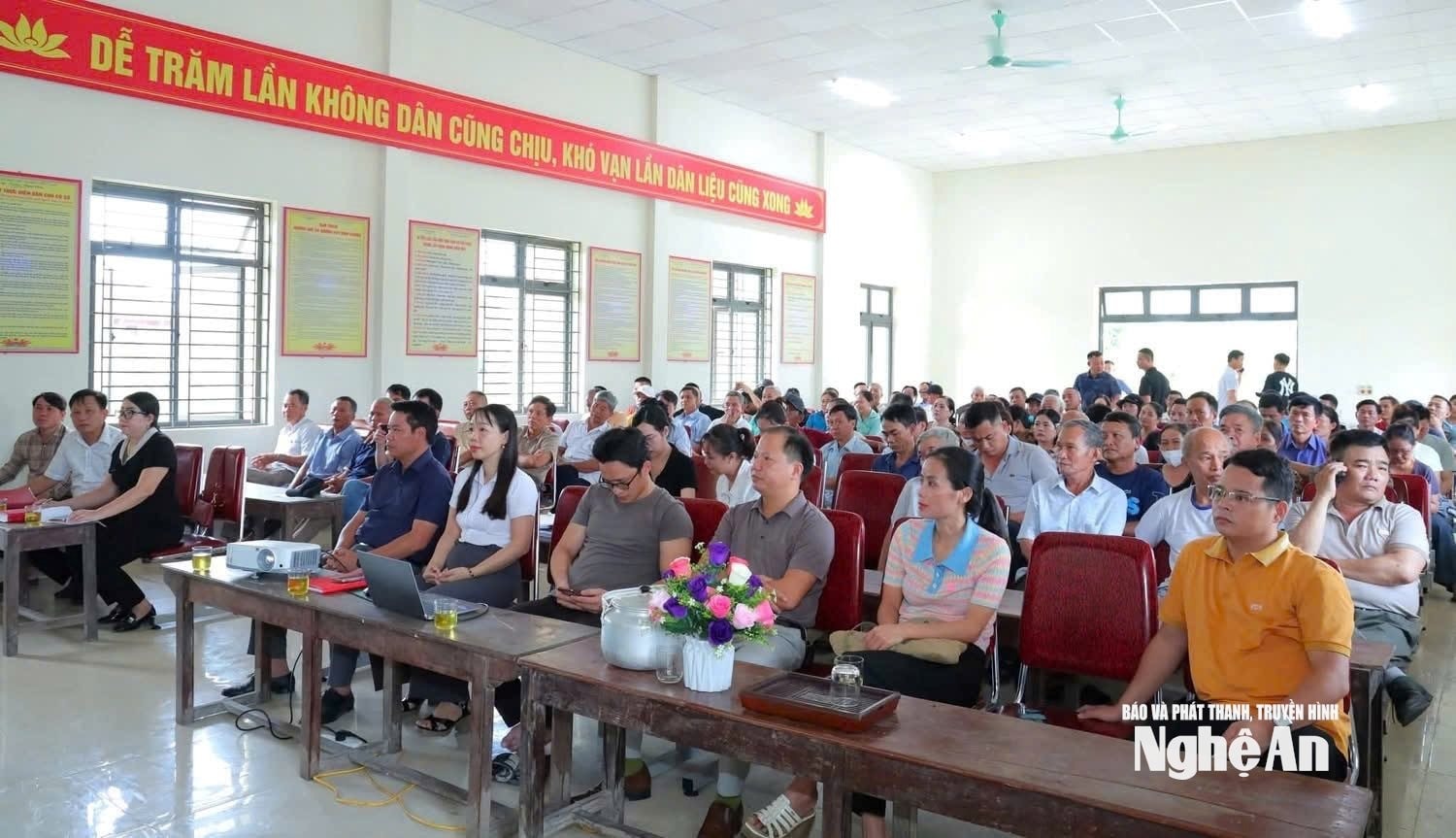 bna_xa-hung-nguyen-nam-lay-y-kien-cac-ho-gia-dinh-ca-nhan-bi-anh-huong-do-tuyen-cao-toc-bac-nam-ve-vi-tri-du-kien-quy-hoach-khu-tai-dinh-cu..jpg