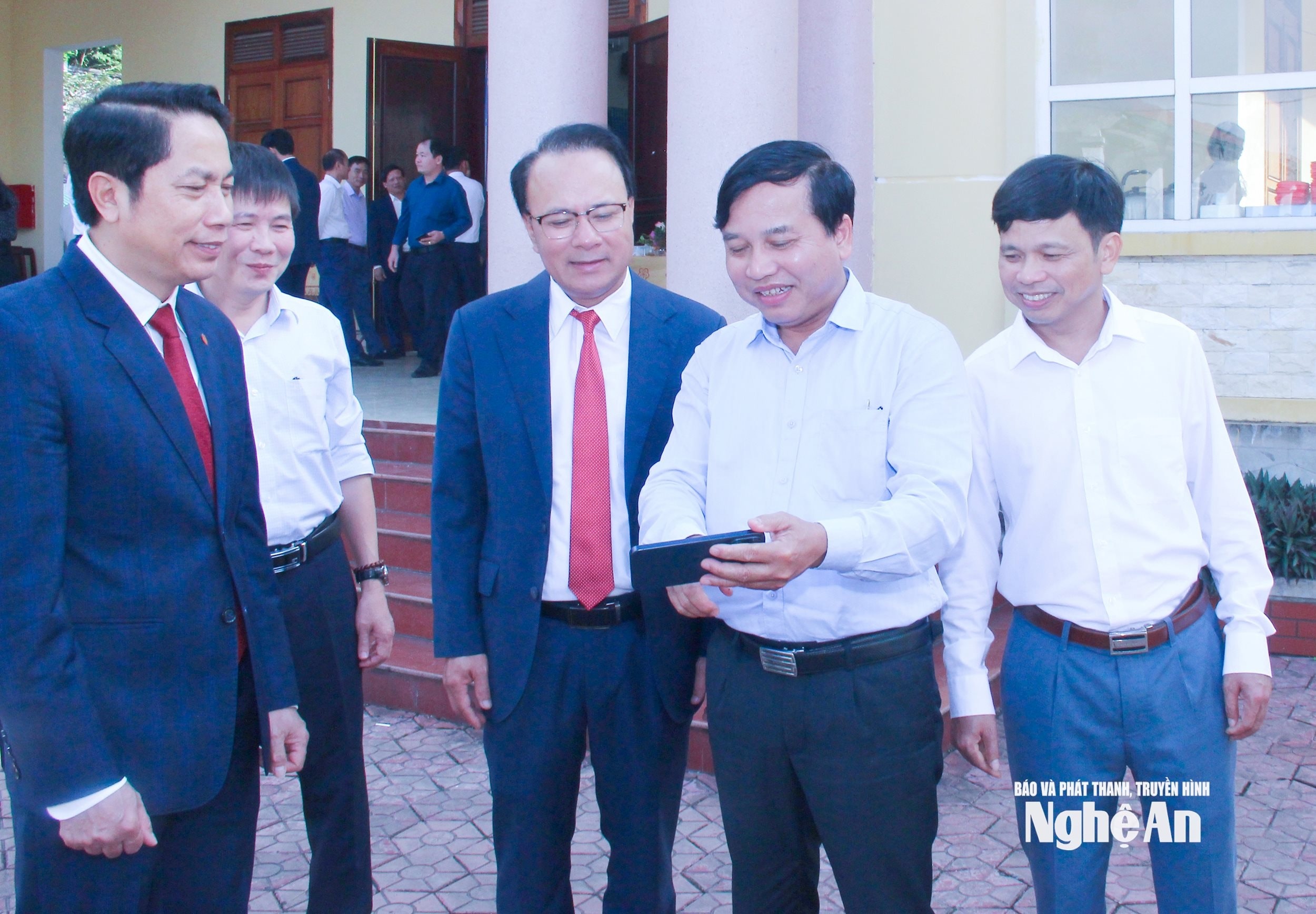 bna_-thuong-truc-hdnd-tinh-trao-doi-kinh-nghiem-ve-chuyen-doi-so-voi-thuong-truc-hdnd-cap-huyen.-anh-mai-hoa-.jpg