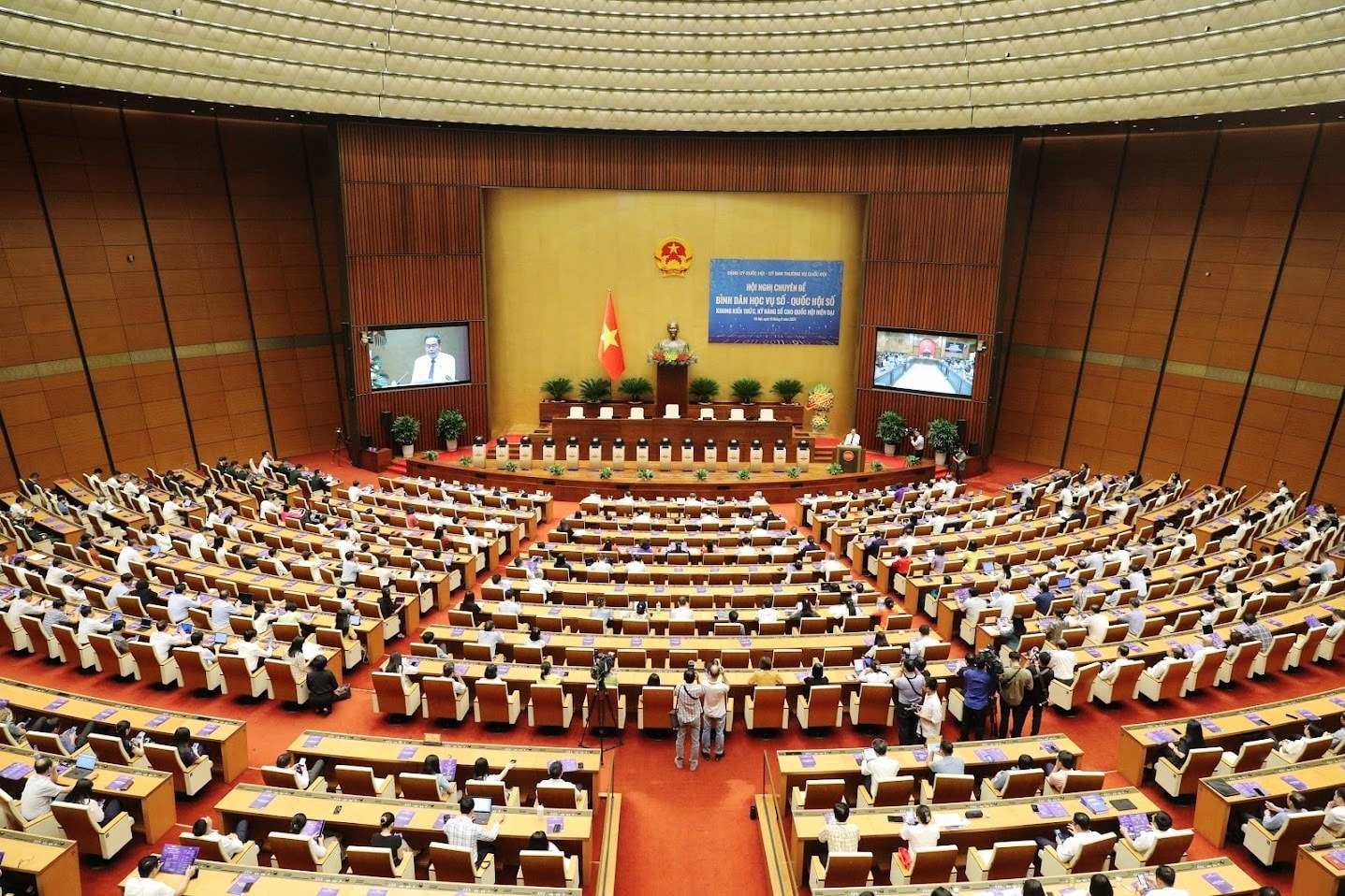 bna_-quang-canh-hoi-nghi.-anh-bao-dai-bieu-nhan-dan-55a723d6564e00e15e09a1323cbb95b6.jpg