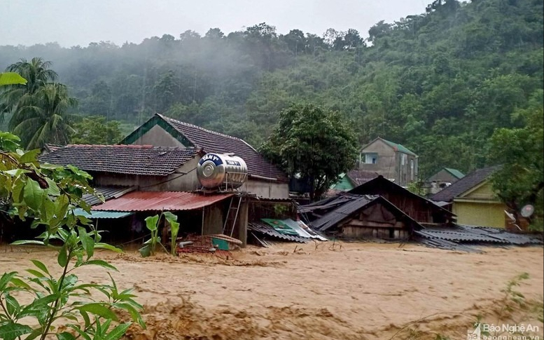 Cử tri bản Xói Voi, xã Nhôn Mai kiến nghị di dời khẩn cấp 20 hộ dân có nguy cơ sạt lở rất cao