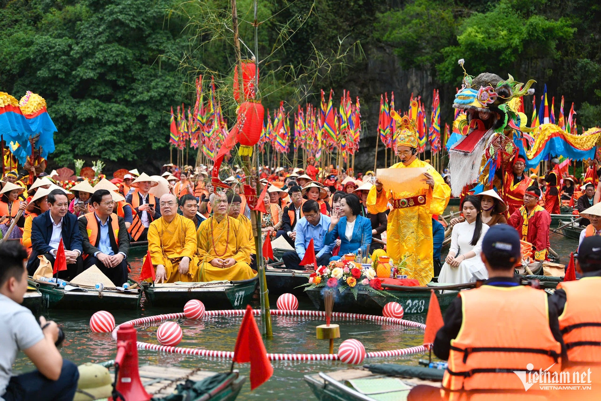 w-le-hoi-trang-an-1958-72642-1436.jpg?width=0&s=HTtfm18xinw6U9IFi5K_Mw