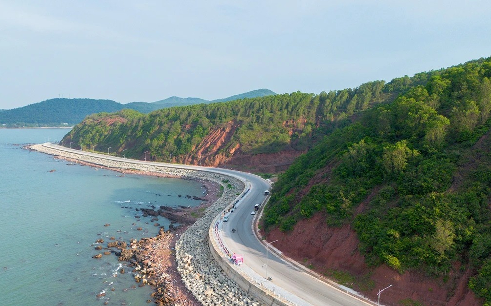 Cử tri xã Hải Lộc kiến nghị sớm bồi thường thiệt hại do thi công đường ven biển