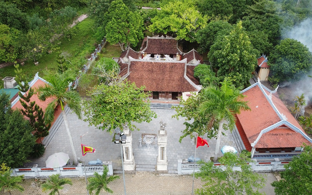 MAI HẮC ĐẾ VÀ GÁNH SƠN HÀ BÊN DÒNG SÔNG LAM