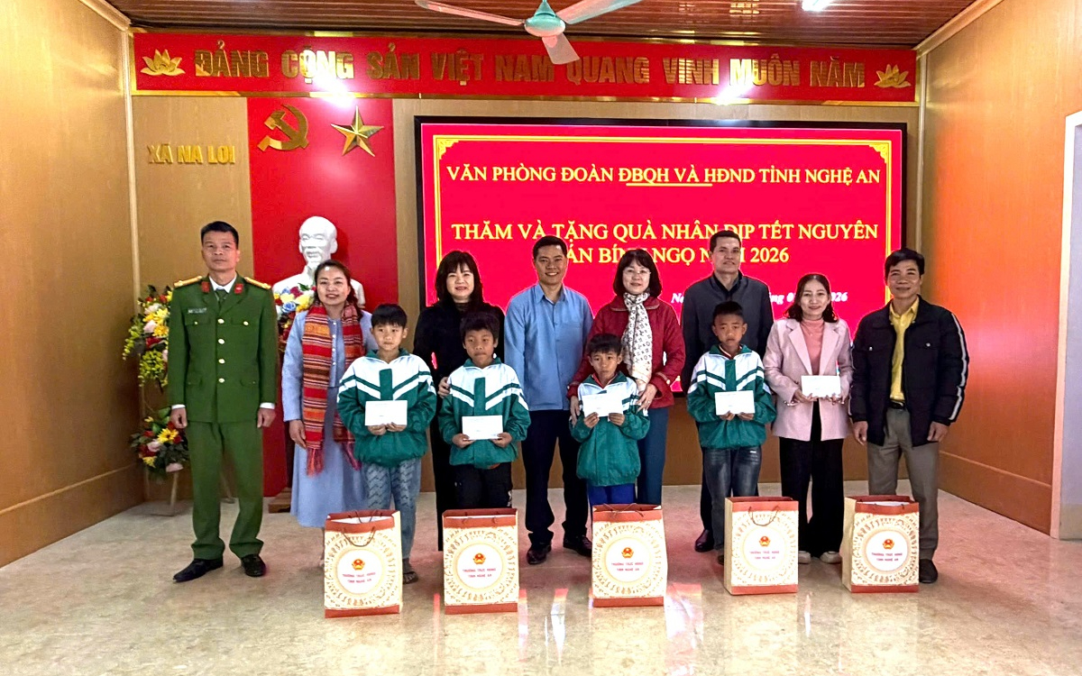 Cơ quan Văn phòng Đoàn ĐBQH và HĐND tỉnh thăm hỏi, trao quà Tết Bính Ngọ 2026 tại xã Na Loi
