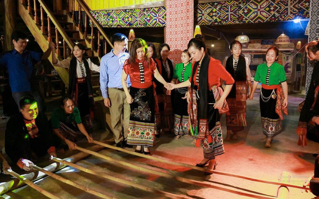 NÉT XUÂN MIỀN TÂY XỨ NGHỆ: BẢN HÒA CA NỒNG ĐƯỢM GIỮA ĐẠI NGÀN