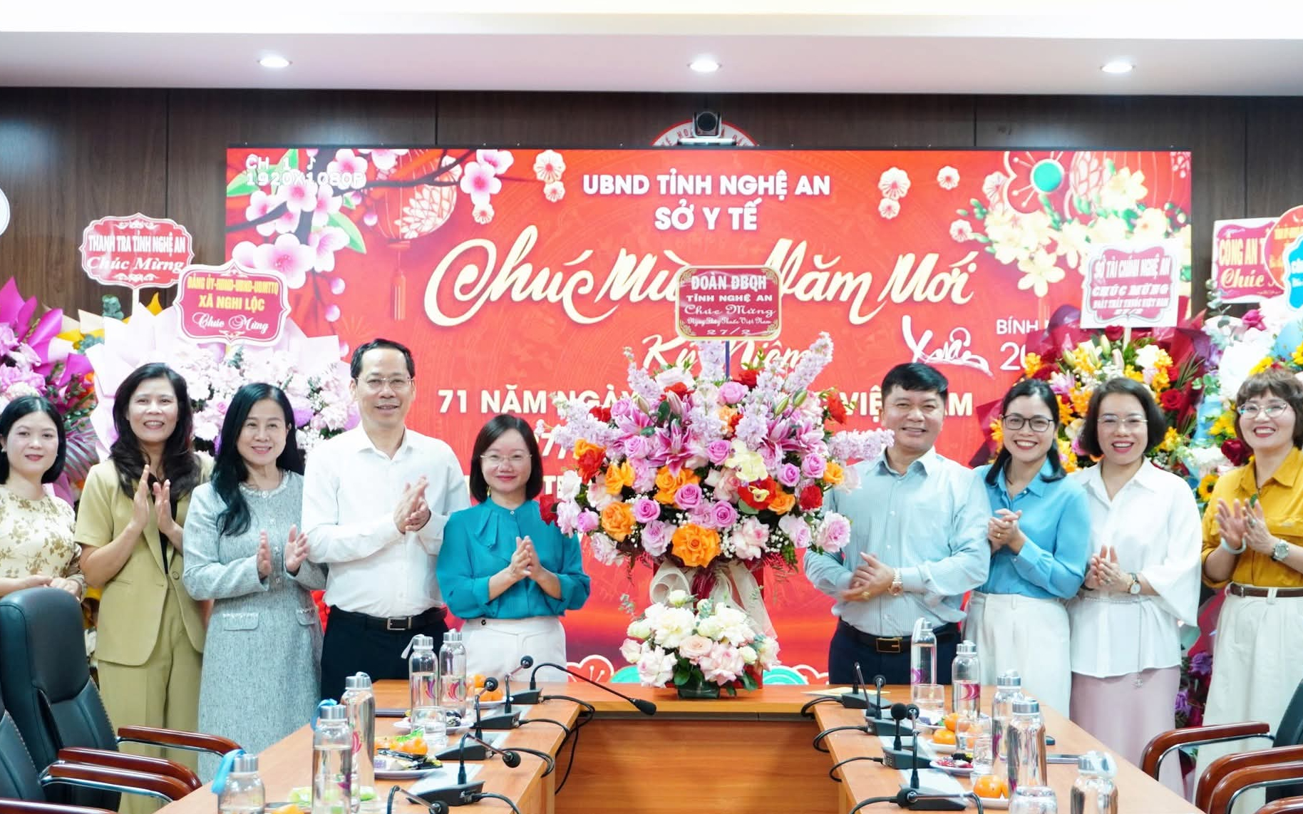 Đoàn ĐBQH tỉnh Nghệ An chúc mừng Sở Y tế nhân Ngày Thầy thuốc Việt Nam