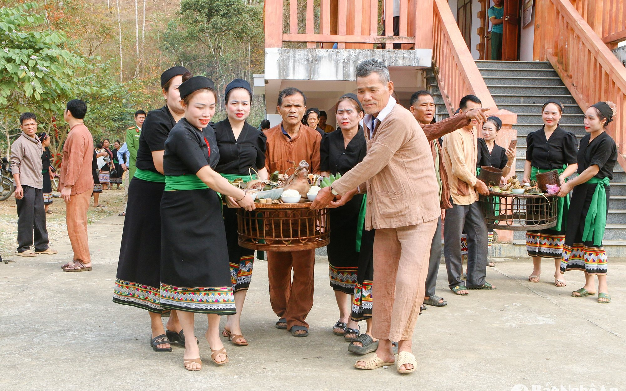 Chăm phtrơng – Tờ lịch bằng âm thanh hay một tiếng sấm hiền