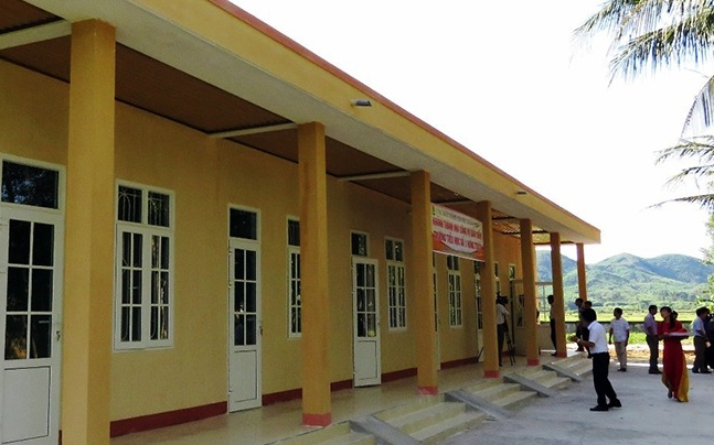 Cử tri kiến nghị xây dựng nhà công vụ cho cán bộ, công chức cấp xã và hỗ trợ kinh phí xây dựng nhà văn hóa mới cho các khối, xóm