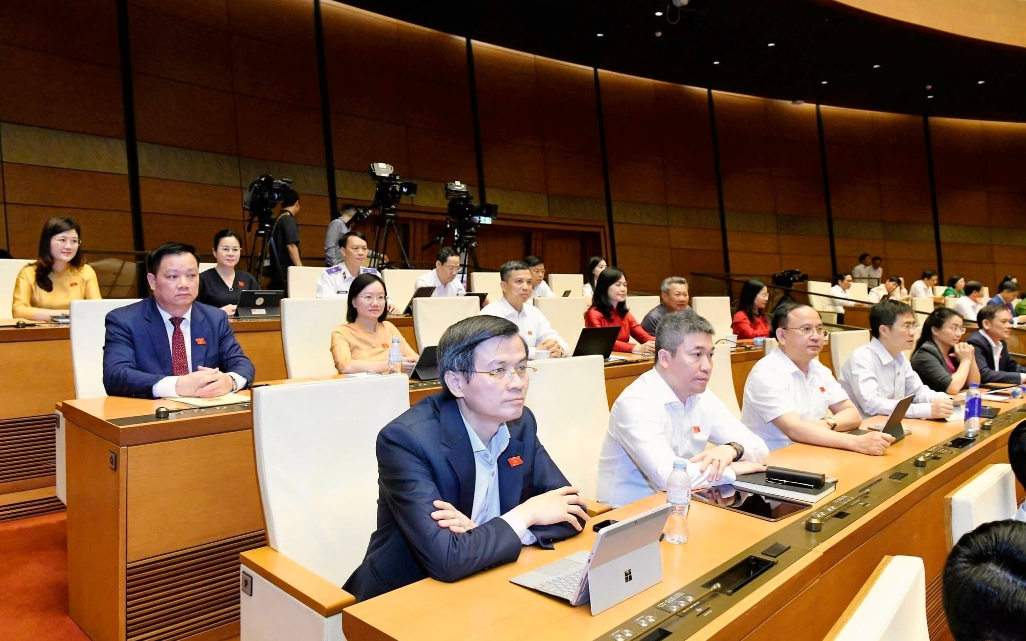 Kỳ họp thứ Nhất, Quốc hội khóa XVI: Nền tảng quan trọng cho nhiệm kỳ mới; Đoàn ĐBQH tỉnh Nghệ An tham gia tích cực, trách nhiệm