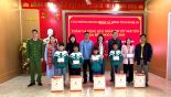 Cơ quan Văn phòng Đoàn ĐBQH và HĐND tỉnh thăm hỏi, trao quà Tết Bính Ngọ 2026 tại xã Na Loi