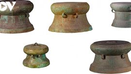 CÁI RỖNG VÀ TIẾNG VỌNG:  TỪ BỘ SƯU TẬP TRỐNG ĐỒNG LÀNG VẠC