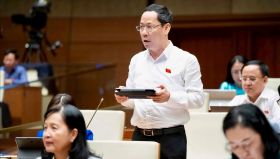 ĐBQH Trần Nhật Minh: Đồng bộ hạ tầng, tăng chế tài để xử lý rác hiệu quả