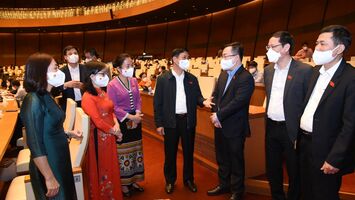 Hình ảnh hoạt động Đoàn đại biểu Quốc hội khóa XV tỉnh Nghệ An tại phiên chất vấn Kỳ họp thứ 2