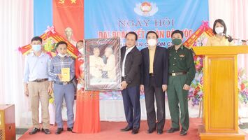 Đồng chí Nguyễn Nam Đình dự ngày hội Đại đoàn kết toàn dân tộc tại huyện Thanh Chương