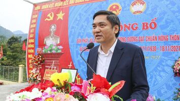 Phó Chủ tịch UBND tỉnh Hoàng Nghĩa Hiếu chung vui ngày hội Đại đoàn kết với người dân tộc Thái ở Tương Dương