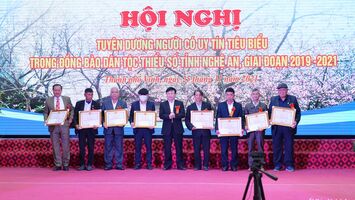 Biểu dương, tôn vinh người có uy tín trong cộng đồng dân tộc thiểu số tỉnh Nghệ An