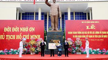 Khánh thành công trình văn hóa Tượng đài Bác Hồ với lực lượng vũ trang Quân khu 4