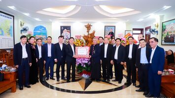Lãnh đạo tỉnh Nghệ An thăm, chúc mừng Tòa Giám mục Giáo phận Vinh nhân Lễ Giáng sinh 2021