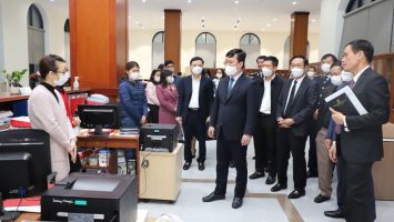 Lãnh đạo tỉnh thăm, động viên các đơn vị trong khối Tài chính trực làm việc ngày cuối năm