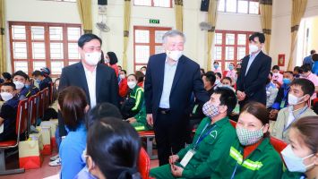 Chánh án Tòa án nhân dân tối cao vui 'Tết sum vầy' cùng công nhân tại Nghệ An