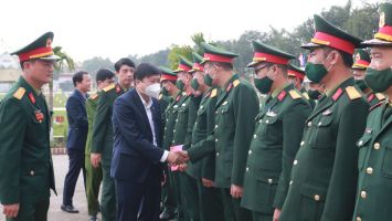 Phó Chủ tịch Thường trực UBND tỉnh Lê Hồng Vinh thăm, chúc Tết các đơn vị