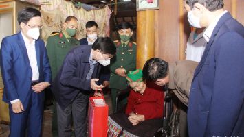 Phó Bí thư Thường trực Tỉnh ủy Nguyễn Văn Thông chúc Tết tại huyện Quỳ Châu