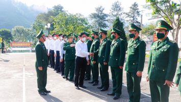 Bí thư Tỉnh ủy thăm, chúc Tết đồng bào, chiến sỹ, người lao động tại huyện Anh Sơn