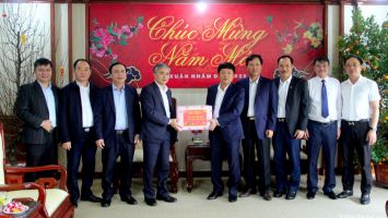 Phó Chủ tịch UBND tỉnh Lê Ngọc Hoa thăm, chúc Tết các đơn vị điện lực