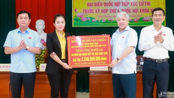 Đồng chí Đỗ Văn Chiến trao hỗ trợ tỉnh Nghệ An khắc phục hậu quả lũ, lụt