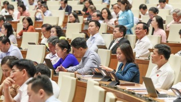 Quốc hội thảo luận tại hội trường Diên Hồng về dự án Luật Dầu khí (sửa đổi)