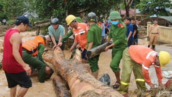 Kỳ Sơn huy động lực lượng khẩn trương khắc phục hậu quả lũ ống, lũ quét