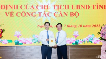 Trao quyết định tiếp nhận, bổ nhiệm Giám đốc Sở Tài chính tỉnh Nghệ An