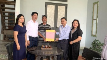 Phó Chủ tịch Thường trực UBND tỉnh dự Ngày hội Đại đoàn kết tại Anh Sơn