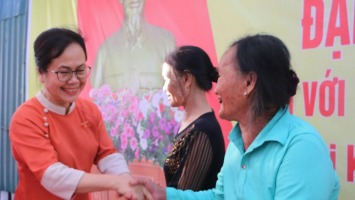 Đoàn đại biểu Quốc hội tiếp xúc cử tri tại thị xã Cửa Lò